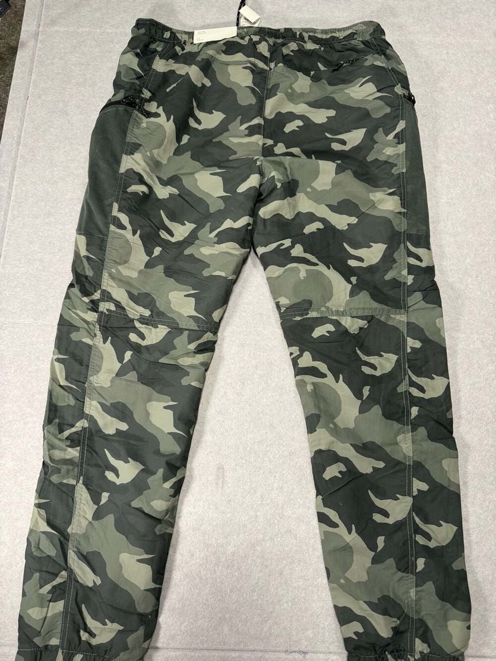 American Eagle Nylon Jogger Size L Tall Camo Pants